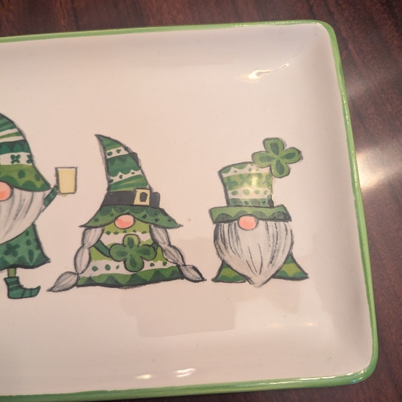 Green and White Gnome Platter - Picture 4 of 8